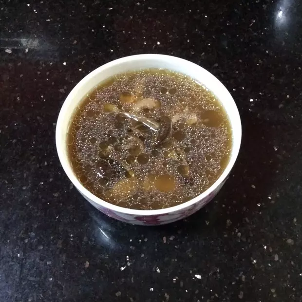 茶樹菇煲老雞湯