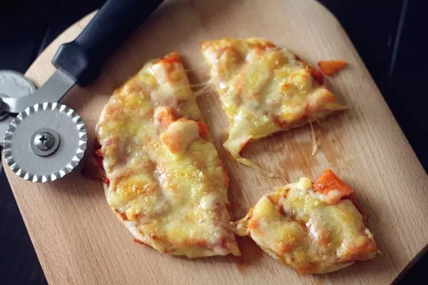 15分鐘內就可以吃到的 快手薄底pizza 含披薩醬做法