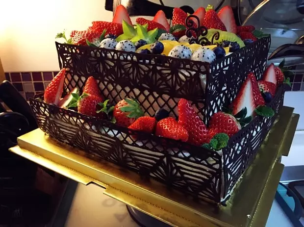 巧克力圍邊水果蛋糕