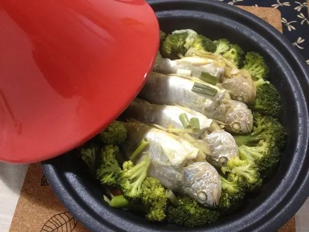 塔吉鍋燜小黃魚