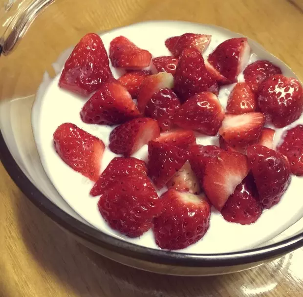 草莓大麥西米酸奶