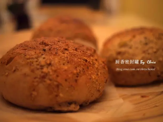 榛香花生醬軟葡萄乾麵包