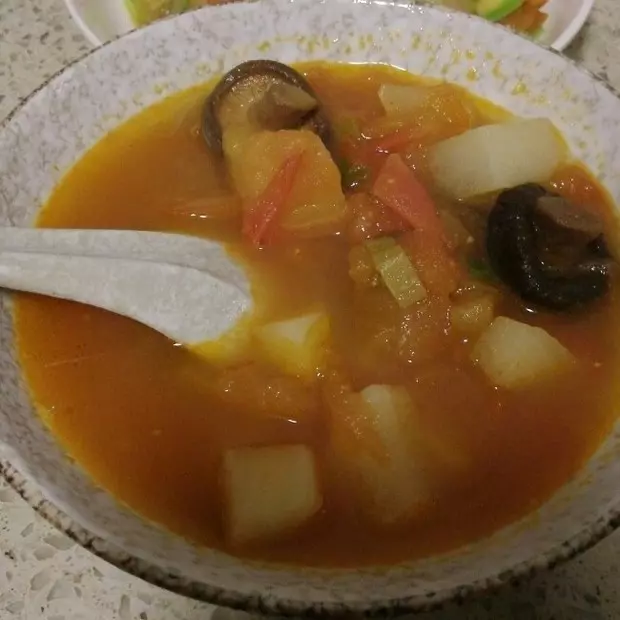 番茄白蘿蔔香菇湯(減肥餐)