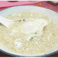 荷包蛋泡炒米的做法