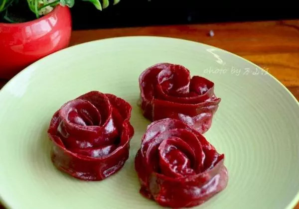 玫瑰花煎餃的做法