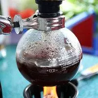 用虹吸壺製作咖啡的做法