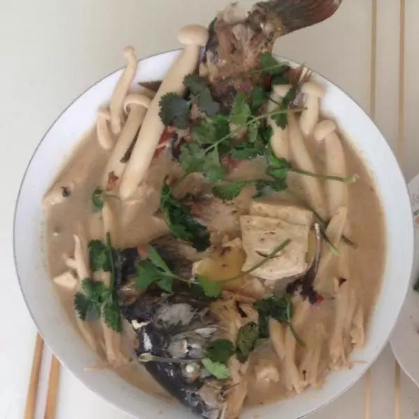 海鮮菇豆腐燉鯉魚