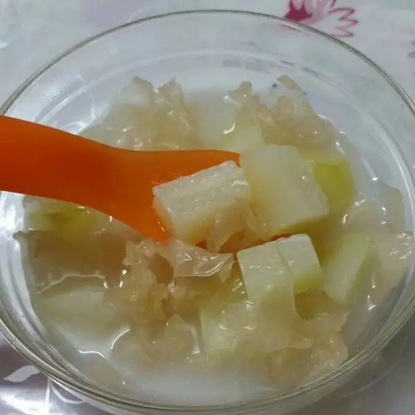 椰汁雪耳煲木瓜