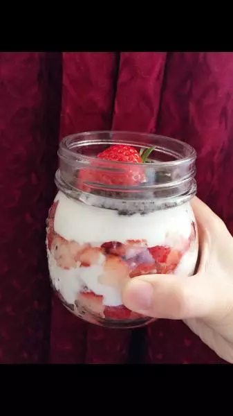 奧利奧草莓酸奶