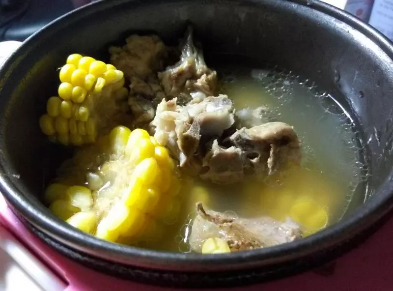 電飯鍋版玉米排骨湯