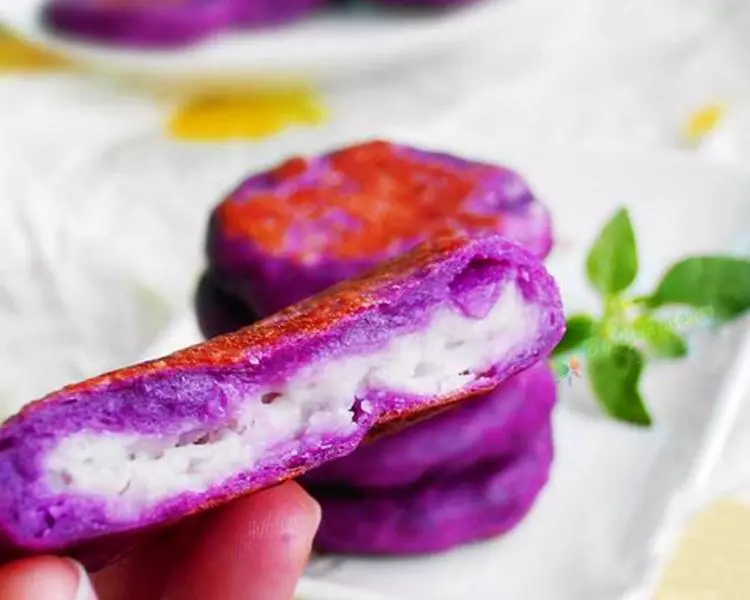 香糯的紫薯香芋餅