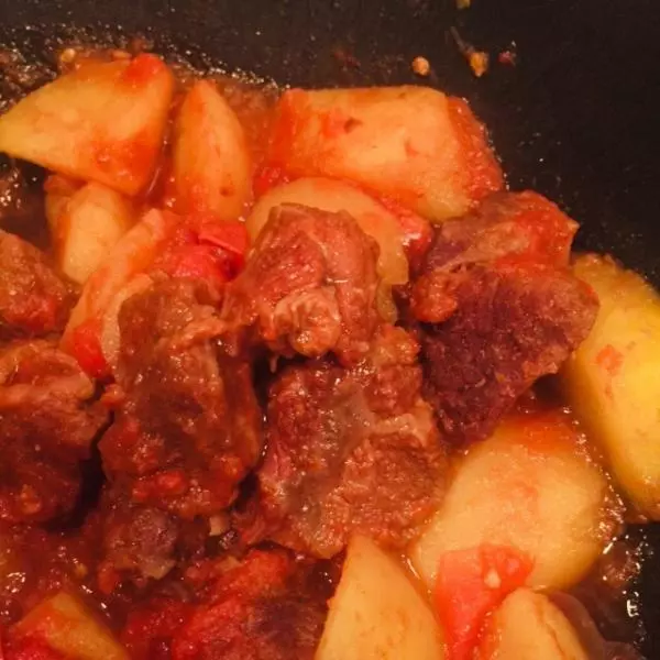 超easy的一鍋燉：番茄土豆燉牛肉