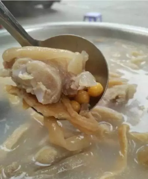 干豌豆燉豬蹄湯
