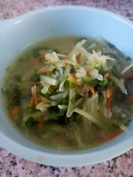 寶寶輔食--土豆絲芹菜葉湯