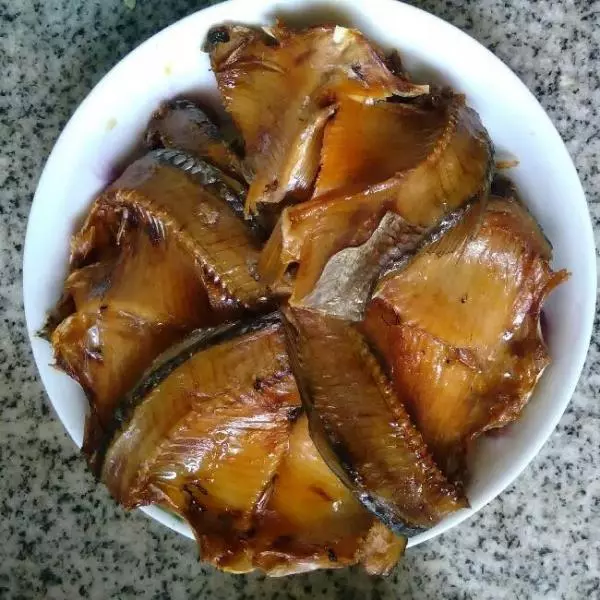 夏季腌製版咸干鯽魚