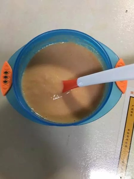 寶寶輔食：胡蘿蔔泥米糊