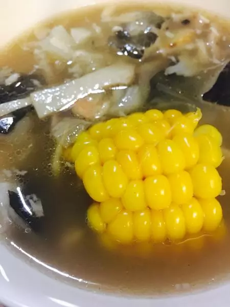 三文魚頭蘑菇湯