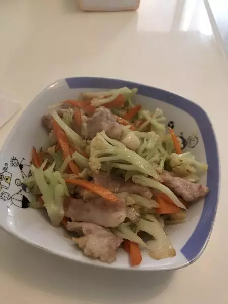 五花肉胡蘿蔔炒花菜