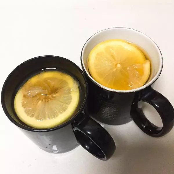 一顆熱檸檬茶