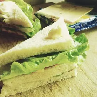 簡單美味 (^-^)/芝士火腿三明治
