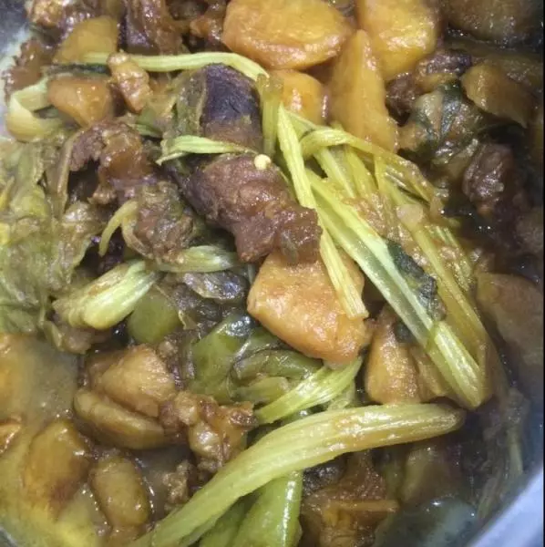 韓式土豆芹菜燉牛筋