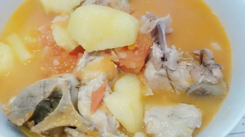冬天暖暖的湯––排骨土豆番茄濃湯