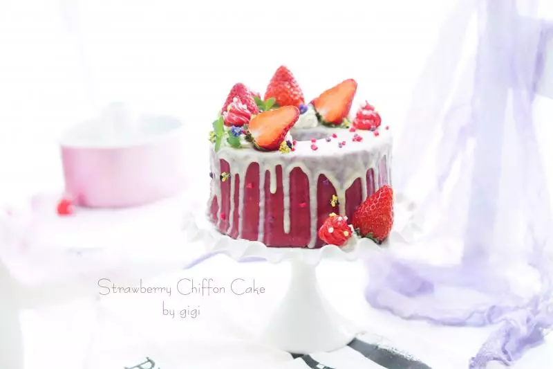 草莓淋面戚風蛋糕