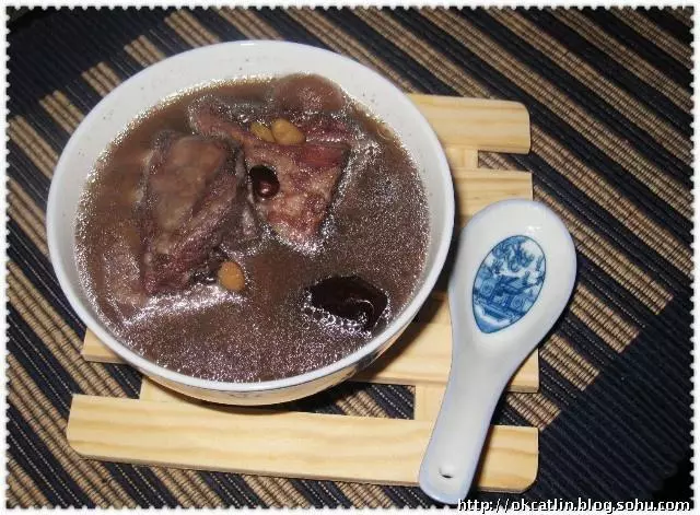 黑豆桂圓羊肉湯