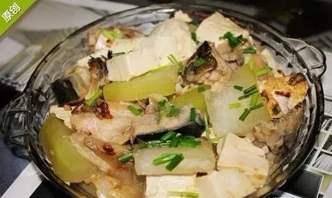冬瓜豆腐燉三文魚頭