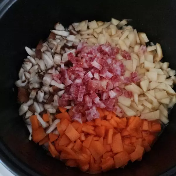 土豆香菇臘腸飯（簡易電飯煲版）