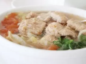酥肉蔬菜湯