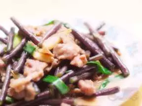 紫豆角炒麵珠燈肉