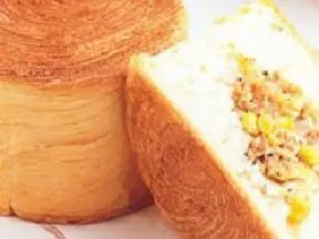 千層鮪魚麵包