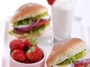 裡脊漢堡+草莓酸奶