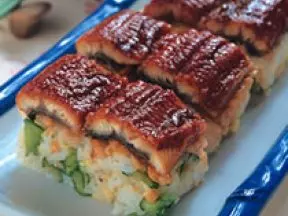 鰻魚堅果箱壽司