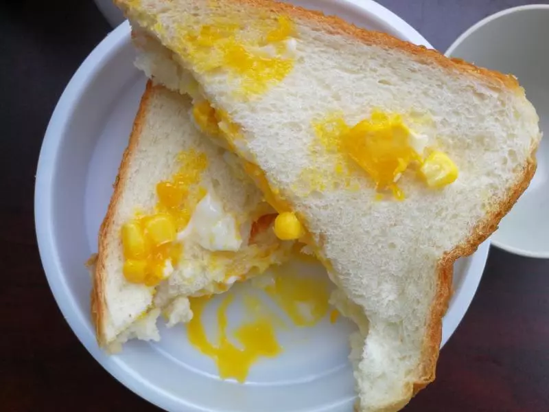 微波爐雞蛋玉米三明治