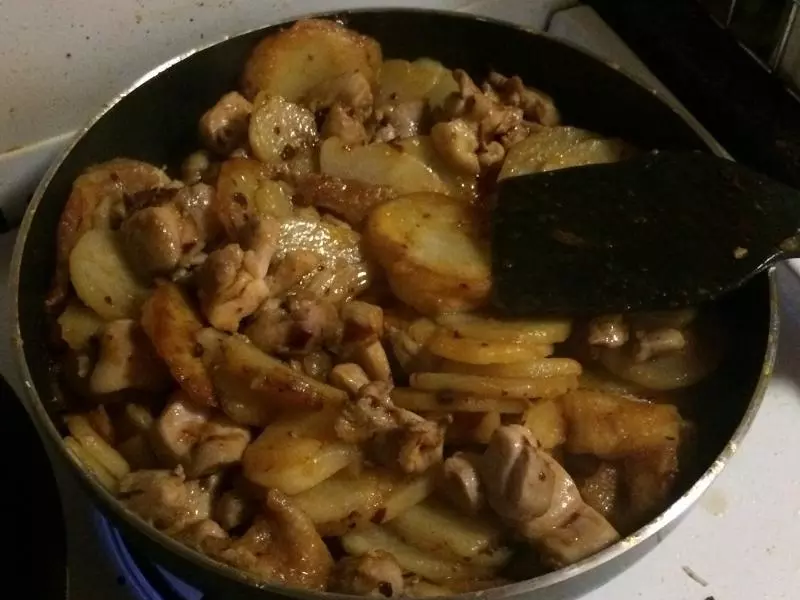 麻辣香鍋－土豆片雞肉