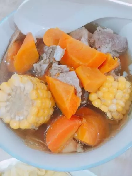超簡單的懶人高壓鍋胡蘿蔔玉米排骨湯