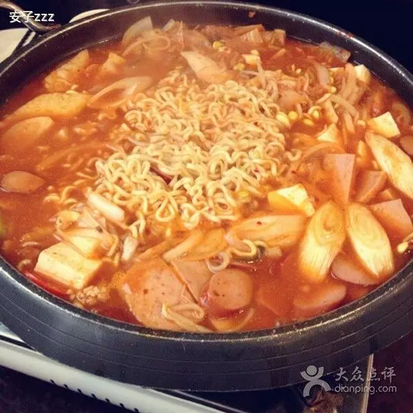 宿舍篇-韓式泡菜年糕鍋+方便麵