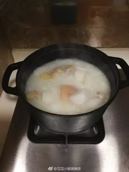 白蘿蔔豬蹄湯