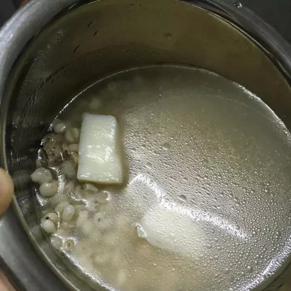 排骨淮山薏米湯