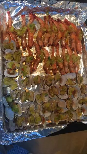 烤箱版蒜蓉蝦和蛤蜊