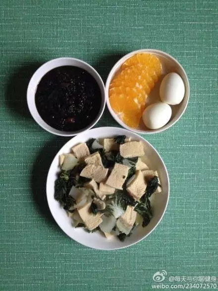 減脂增肌早餐-131012-奶白菜燉凍豆腐，養腎固元粥，水煮蛋，橙子