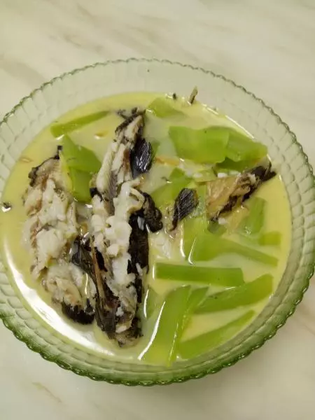 萵筍黃骨魚湯