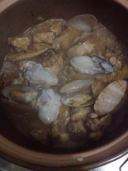 鮑魚蚌，生蚝沙姜焗雞