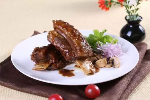 林志鵬自動烹飪鍋烹制黑椒牛肋排-捷賽私房菜