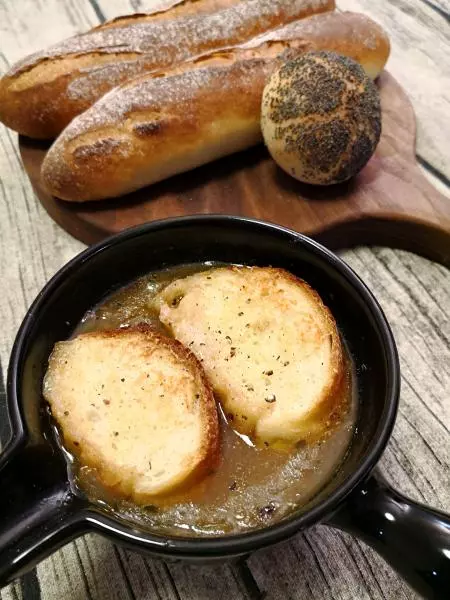 鑄鐵鍋法式洋蔥湯