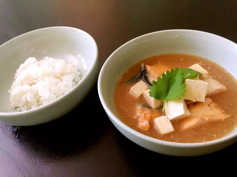 日式三文魚味噌湯