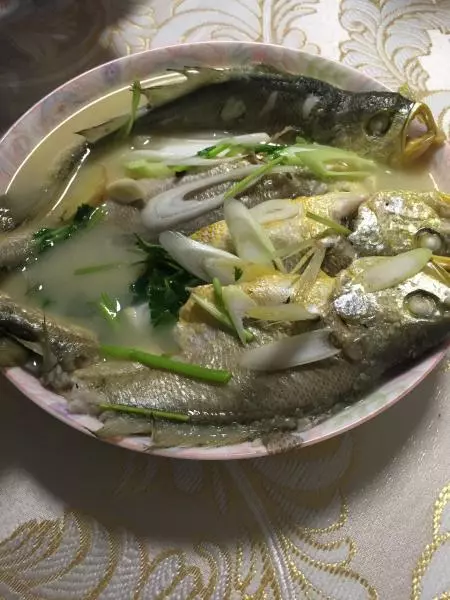 鮮美白湯黃花魚
