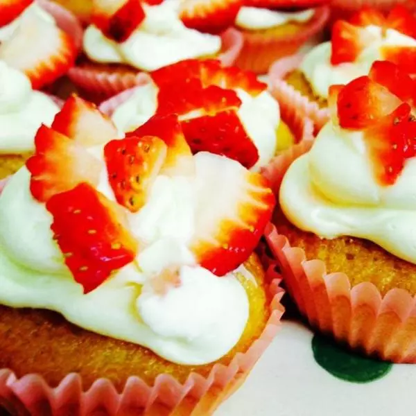 草莓奶油杯子蛋糕（12個）